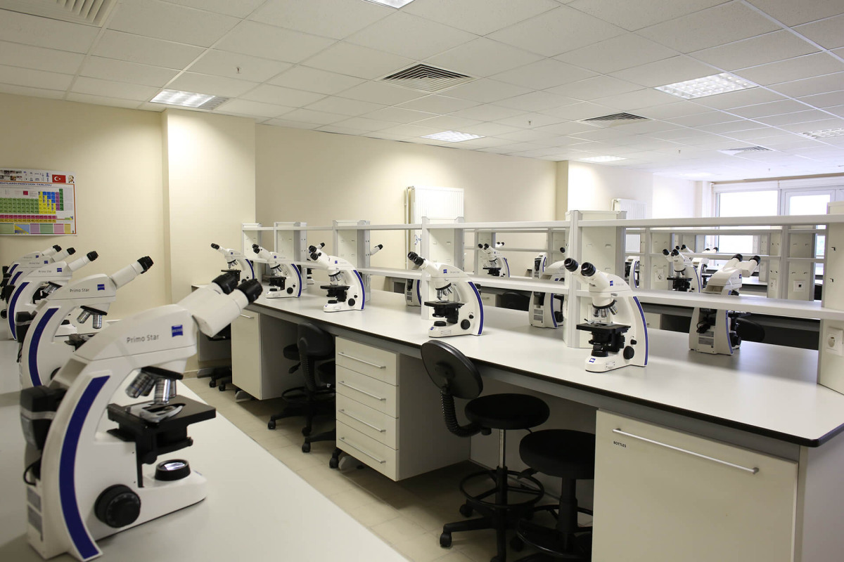 1595243146-1527148638-mikrobiyoloji lab. _2_.jpg